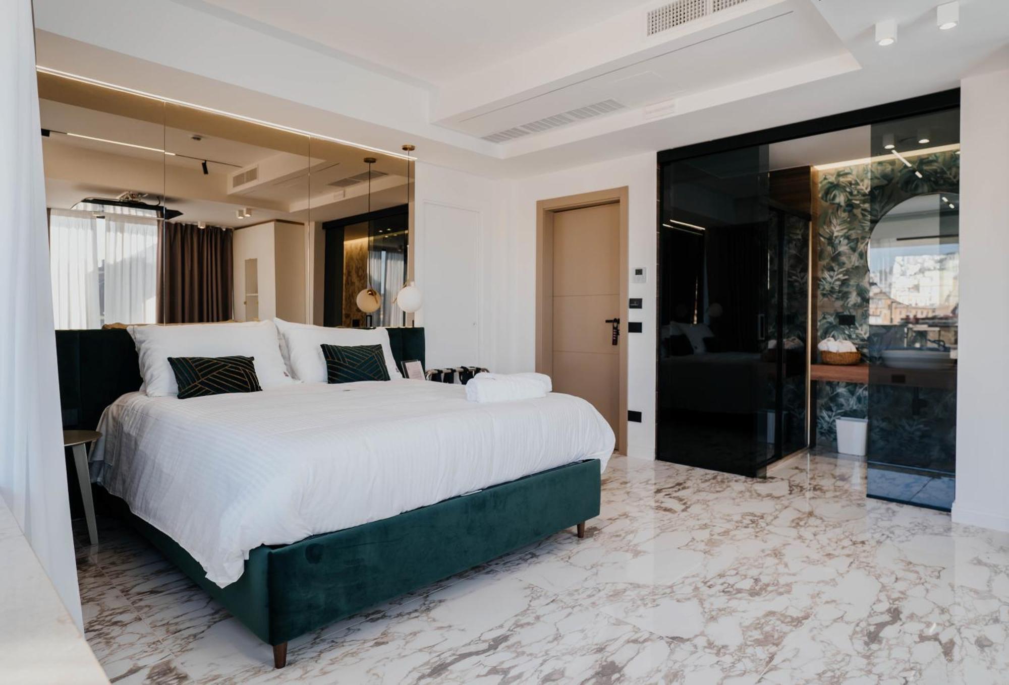 Hotel Poetica Boutique Sky 4*