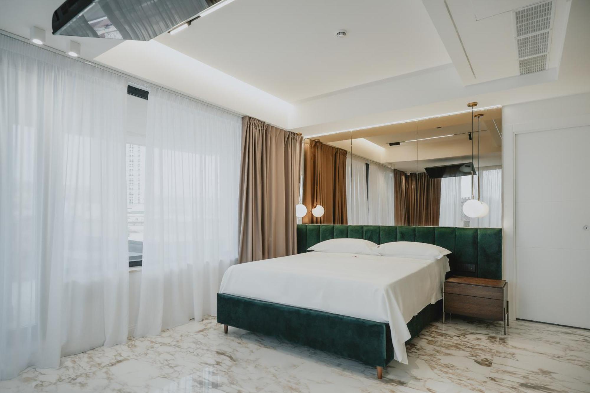 Hotel Poetica Boutique Sky 4*